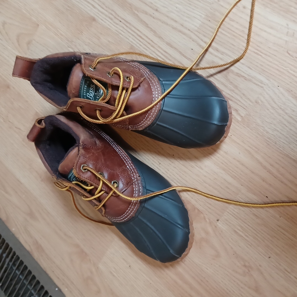 BASS duck boots size 7